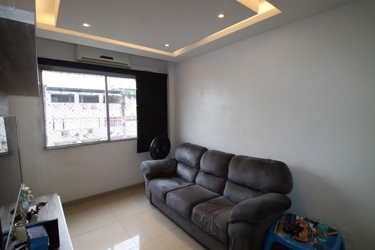 Sala de apartamento à venda com 2 quartos, 60m² em Olaria, Rio de Janeiro