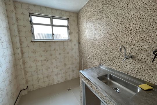 Cozinha de apartamento à venda com 2 quartos, 45m² em Tomás Coelho, Rio de Janeiro