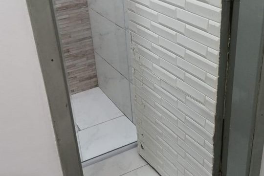 Banheiro de apartamento para alugar com 1 quarto, 37m² em Vila Caiçara, Praia Grande
