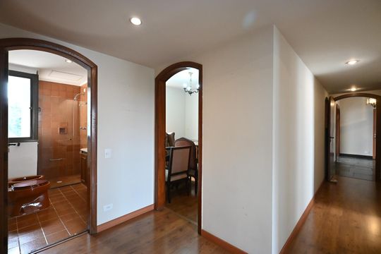 Corredor de apartamento à venda com 4 quartos, 296m² em Vila Morumbi, São Paulo