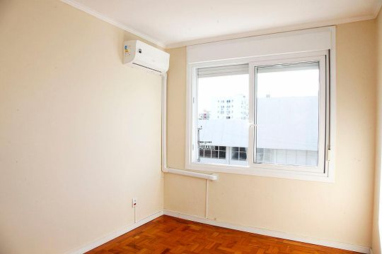 Quarto 1 de apartamento à venda com 2 quartos, 68m² em Menino Deus, Porto Alegre