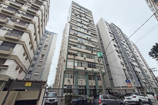 Fachada de apartamento para alugar com 1 quarto, 50m² em Gonzaga, Santos