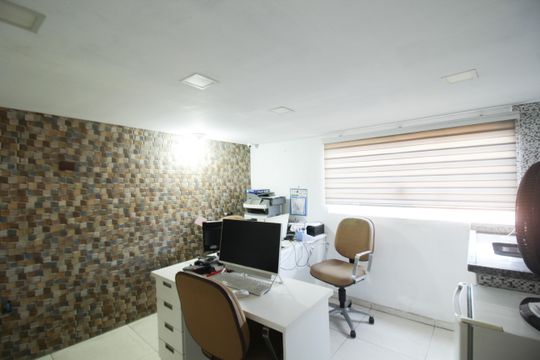Escritório de casa à venda com 4 quartos, 450m² em Vila Mirante, São Paulo
