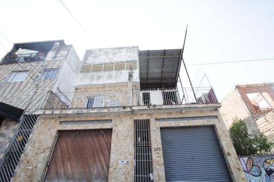 Fachada de casa à venda com 4 quartos, 450m² em Vila Mirante, São Paulo