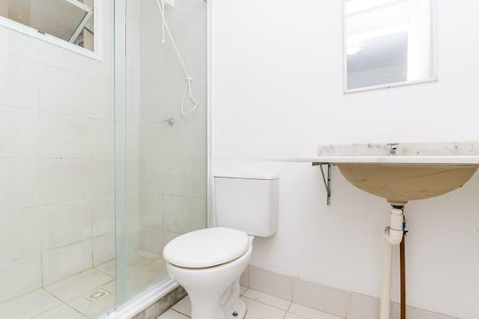 Banheiro de apartamento para alugar com 2 quartos, 67m² em Santo Antônio, Porto Alegre