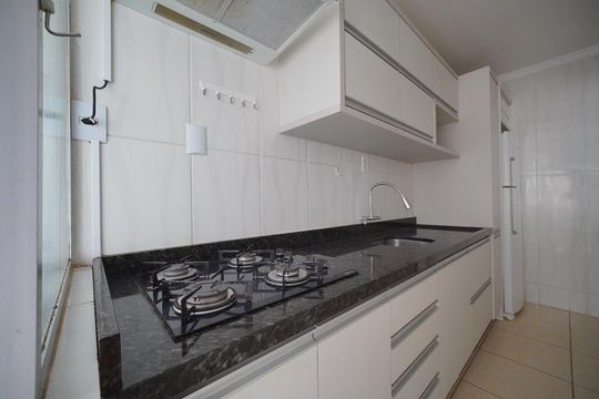 Cozinha de apartamento para alugar com 3 quartos, 63m² em Coqueiros, Florianópolis