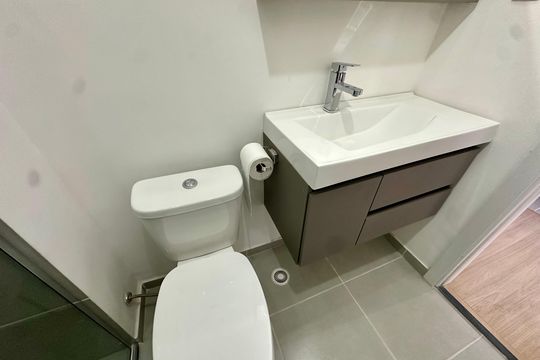 Banheiro de apartamento à venda com 2 quartos, 38m² em Jardim São Luís, São Paulo