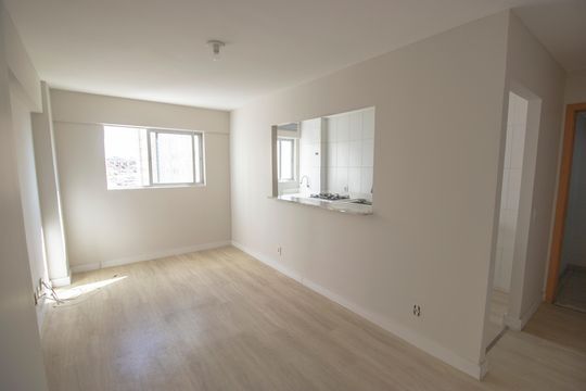 Apartamento para alugar com 2 quartos, 50m² em Qi, Brasília