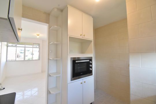 Cozinha e Área de Serviço de apartamento para alugar com 2 quartos, 43m² em Santa Felicidade, Curitiba