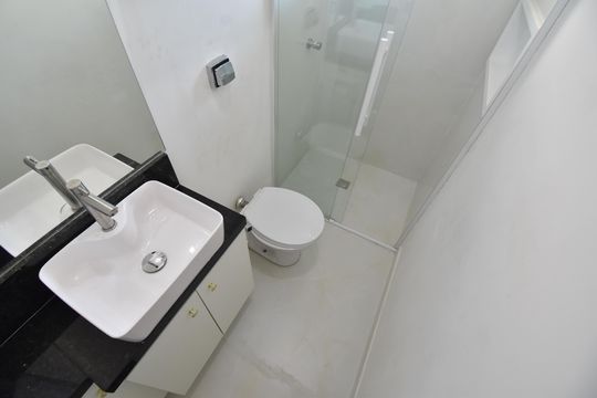 Banheiro de apartamento para alugar com 2 quartos, 43m² em Santa Felicidade, Curitiba