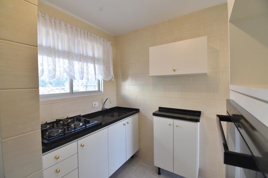 Cozinha e Área de Serviço de apartamento para alugar com 2 quartos, 43m² em Santa Felicidade, Curitiba