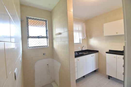 Cozinha e Área de Serviço de apartamento para alugar com 2 quartos, 43m² em Santa Felicidade, Curitiba