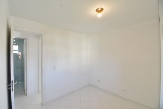 Quarto 1 de apartamento para alugar com 2 quartos, 43m² em Santa Felicidade, Curitiba