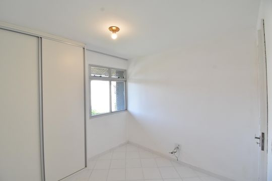 Quarto 1 de apartamento para alugar com 2 quartos, 43m² em Santa Felicidade, Curitiba