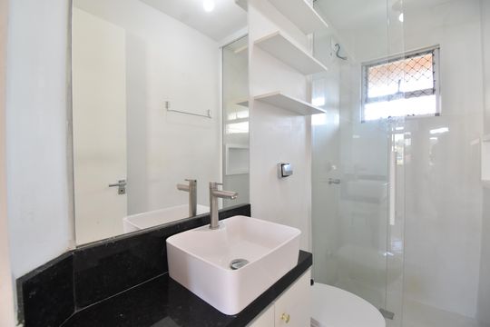 Banheiro de apartamento para alugar com 2 quartos, 43m² em Santa Felicidade, Curitiba