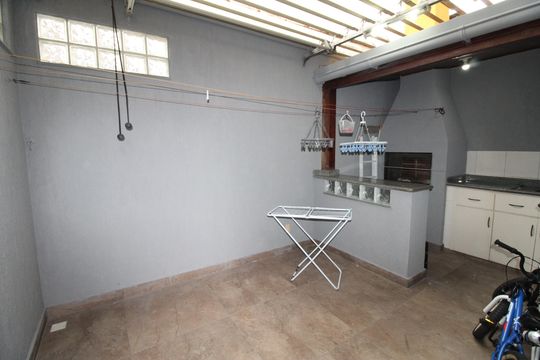 Quintal de casa para alugar com 3 quartos, 115m² em Jardim das Industrias, São José dos Campos