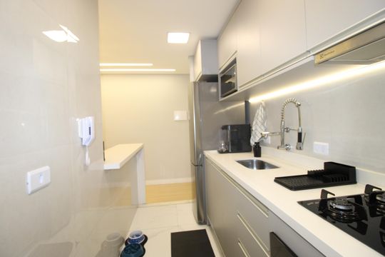 Cozinha de apartamento à venda com 2 quartos, 50m² em Vila Taquari, São Paulo