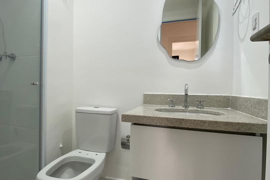 Banheiro de apartamento para alugar com 2 quartos, 59m² em Caxingui, São Paulo