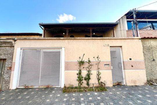 Fachada de casa à venda com 4 quartos, 90m² em Conjunto Nova Pampulha (justinopolis), Contagem