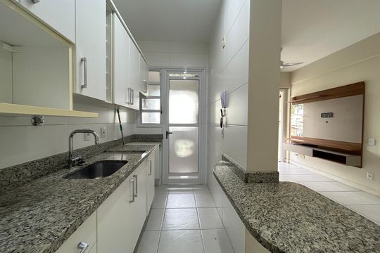 Cozinha de apartamento para alugar com 2 quartos, 62m² em Itacorubi, Florianópolis