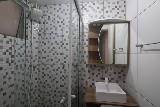 Banheiro de apartamento à venda com 2 quartos, 39m² em Olaria, Canoas