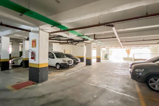 Garagem  de apartamento para alugar com 2 quartos, 58m² em Parque Boturussu, São Paulo