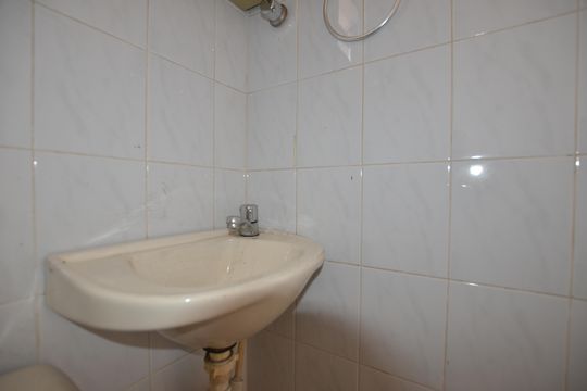 Banheiro de kitnet/studio para alugar com 1 quarto, 38m² em Bento Ribeiro, Rio de Janeiro
