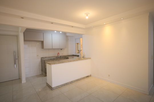 Sala de apartamento à venda com 3 quartos, 72m² em Cidade São Francisco, São Paulo
