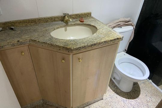 Banheiro de casa para alugar com 2 quartos, 380m² em Jardim das Esmeraldas, São Paulo