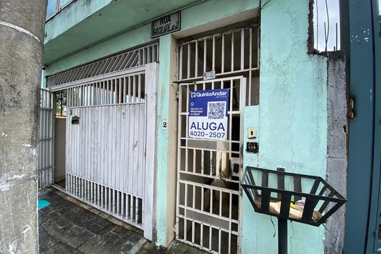 Fachada com placa de casa para alugar com 2 quartos, 380m² em Jardim das Esmeraldas, São Paulo