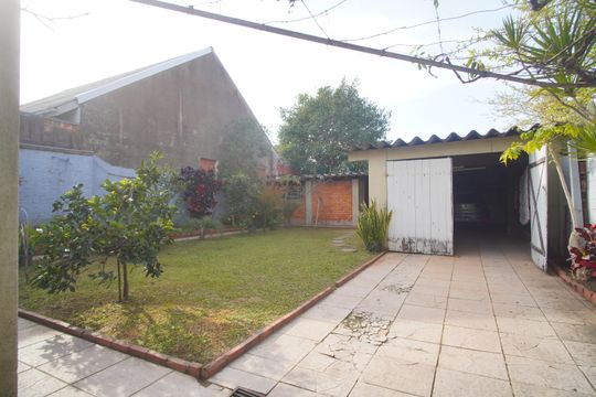 Quintal de casa à venda com 3 quartos, 115m² em Centro, Novo Hamburgo