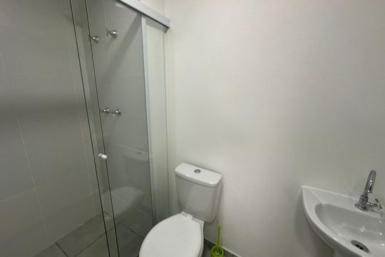 Banheiro Social de apartamento à venda com 2 quartos, 58m² em Votupoca, Barueri