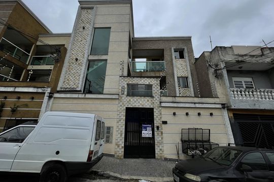 Fachada+Placa de apartamento para alugar com 2 quartos, 42m² em Itaquera, São Paulo