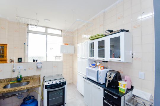 Cozinha de apartamento à venda com 2 quartos, 58m² em Vila Galvão, Guarulhos