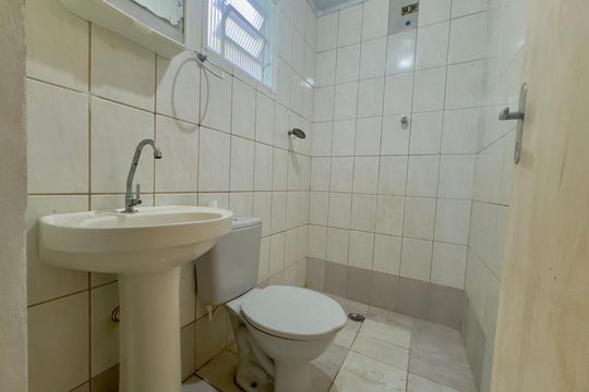 Banheiro 2 de casa à venda com 2 quartos, 65m² em Parque Continental I, Guarulhos