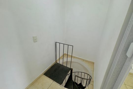 Escada de casa à venda com 2 quartos, 65m² em Parque Continental I, Guarulhos