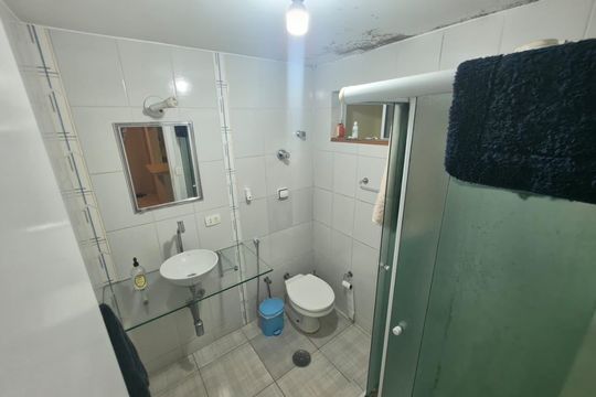 Banheiro de apartamento à venda com 1 quarto, 43m² em Sumarezinho, São Paulo