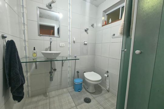 Banheiro de apartamento à venda com 1 quarto, 43m² em Sumarezinho, São Paulo