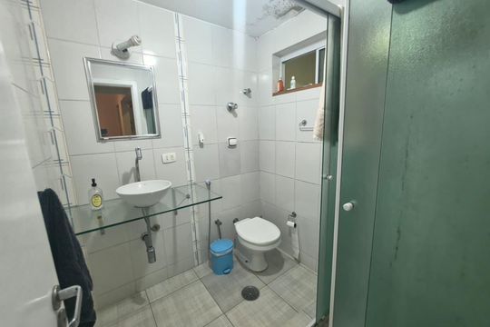 Banheiro de apartamento à venda com 1 quarto, 43m² em Sumarezinho, São Paulo