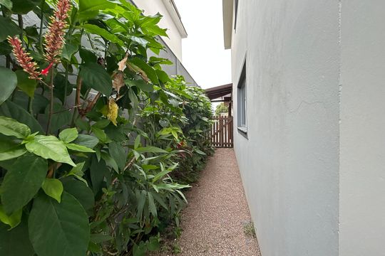 Área externa de casa para alugar com 3 quartos, 135m² em Campeche Central, Florianópolis