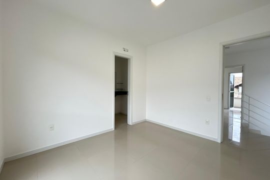 Quarto 2 de casa para alugar com 3 quartos, 135m² em Campeche Central, Florianópolis