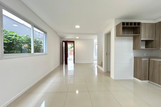 Sala de casa para alugar com 3 quartos, 135m² em Campeche Central, Florianópolis