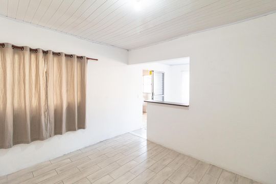 Casa para alugar com 1 quarto, 60m² em Vila Silviania, Carapicuíba