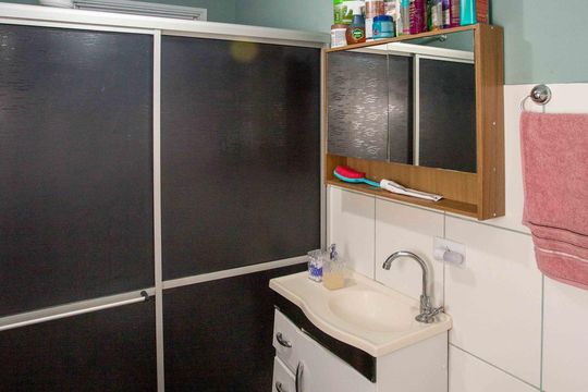 Banheiro de apartamento à venda com 2 quartos, 46m² em Serraria, Diadema