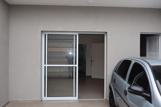 Garagem de casa à venda com 4 quartos, 132m² em Vila Ivone, São Paulo