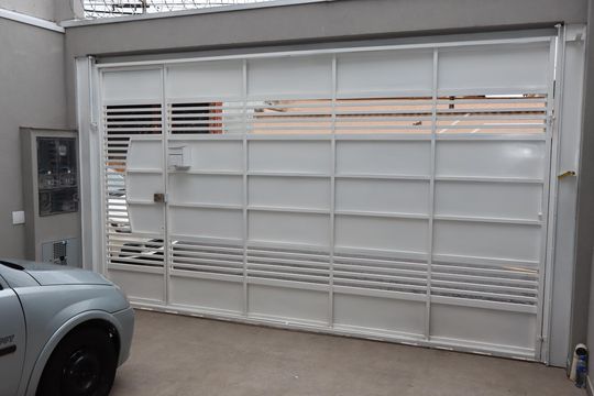Garagem de casa à venda com 4 quartos, 132m² em Vila Ivone, São Paulo