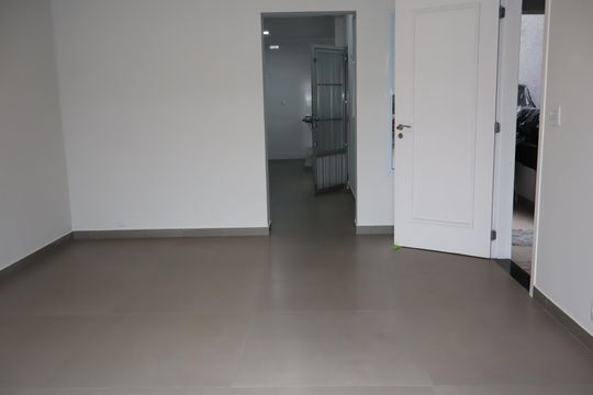 Casa à venda com 4 quartos, 132m² em Vila Ivone, São Paulo