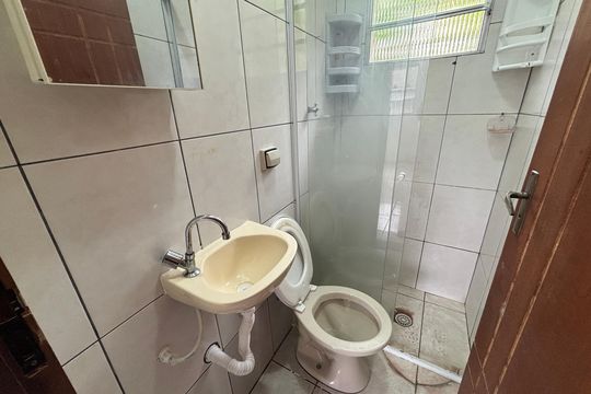 Banheiro  de casa para alugar com 2 quartos, 55m² em Colônia, Ribeirão Pires
