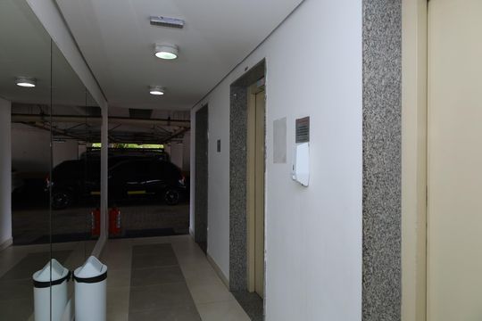 Área comum - Saguão do prédio de apartamento para alugar com 2 quartos, 52m² em Vila Santana, São Paulo