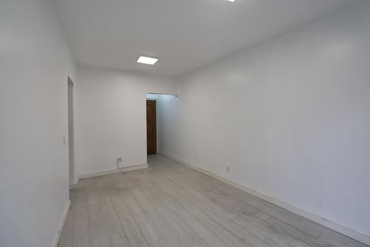 Sala de apartamento para alugar com 2 quartos, 75m² em Jardim Bela Vista, Santo André